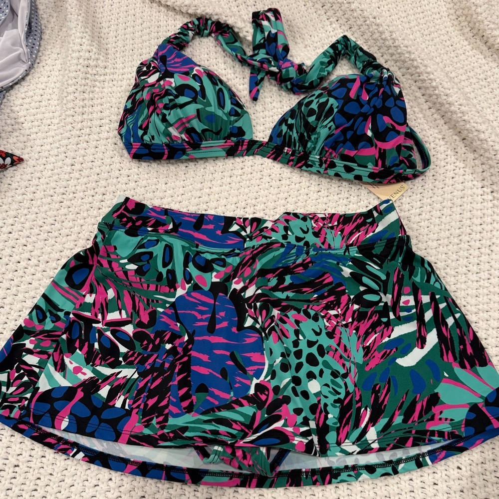 SWIMSUIT Venus Size 10 Bottom, Top D cup.  NWOT